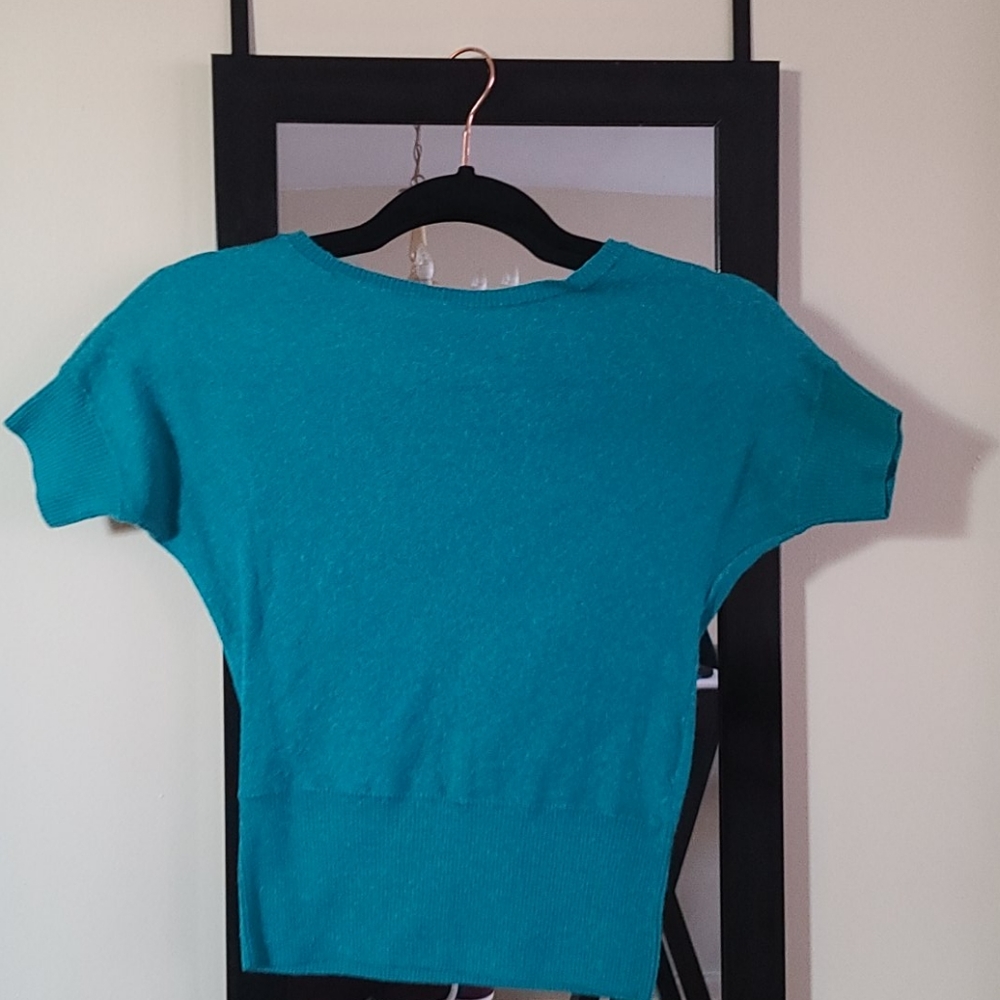 Short sleeve sweater